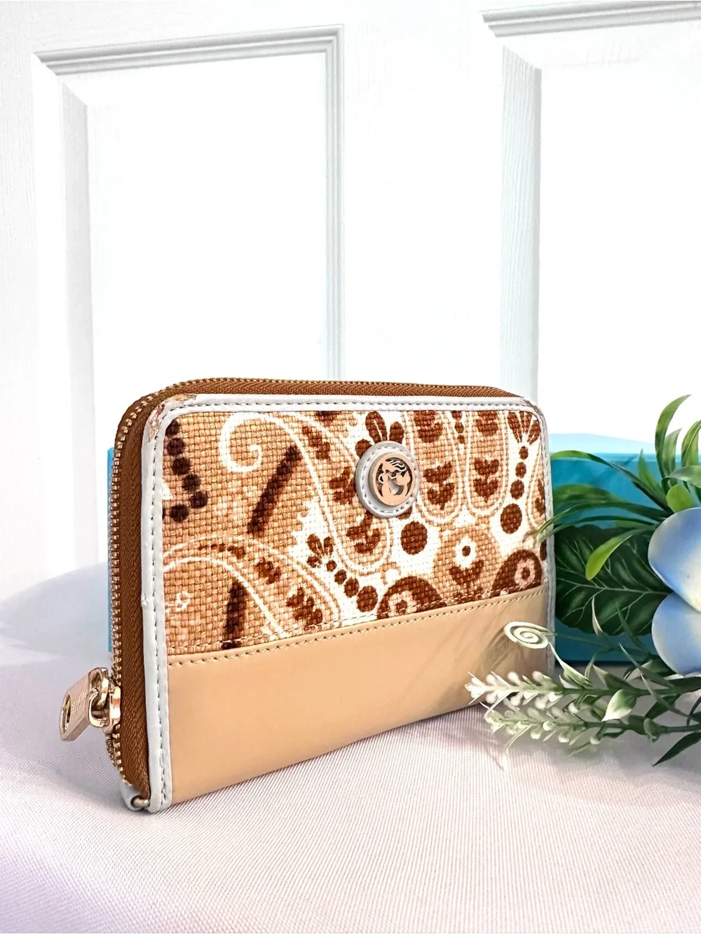SPARTINA ~ Beige/Brown Paisley Printed Zip Wallet w/Baby Blue & Tan Leather Trim